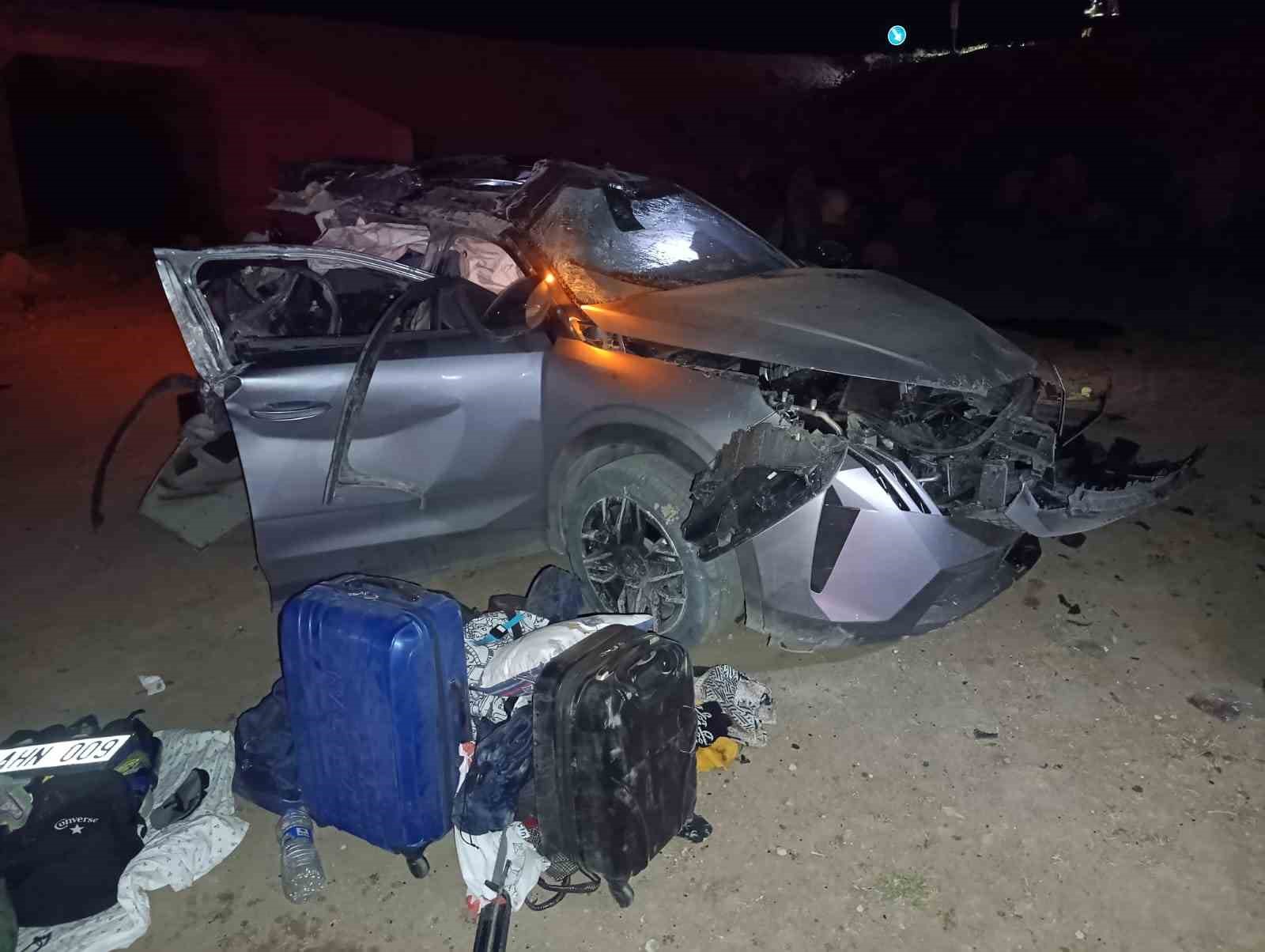 Tunceli’de otomobil uçuruma yuvarlandı: 4 yaralı 