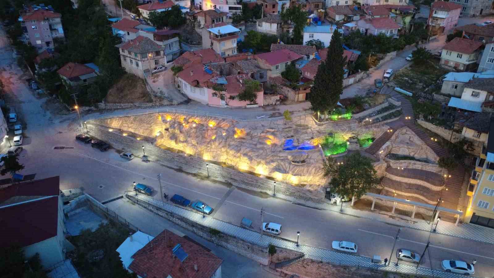 Atıl alan, göz kamaştıran şelaleye dönüştü 