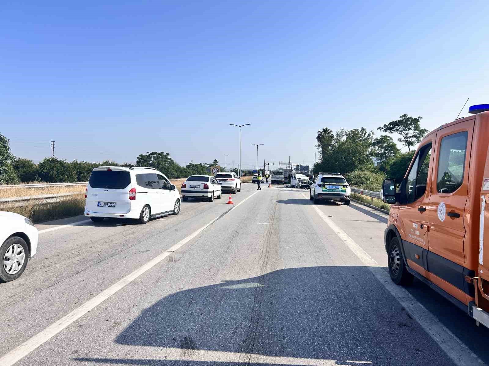 Hatay’da kamyon 3 aracı biçti: 1 ölü, 10 yaralı