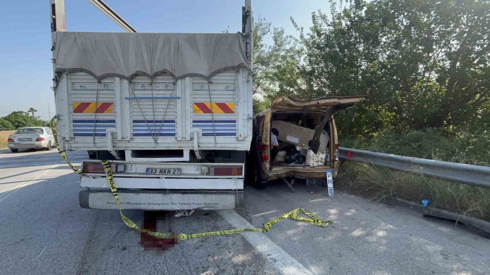 Hatay’da kamyon 3 aracı biçti: 1 ölü, 10 yaralı 