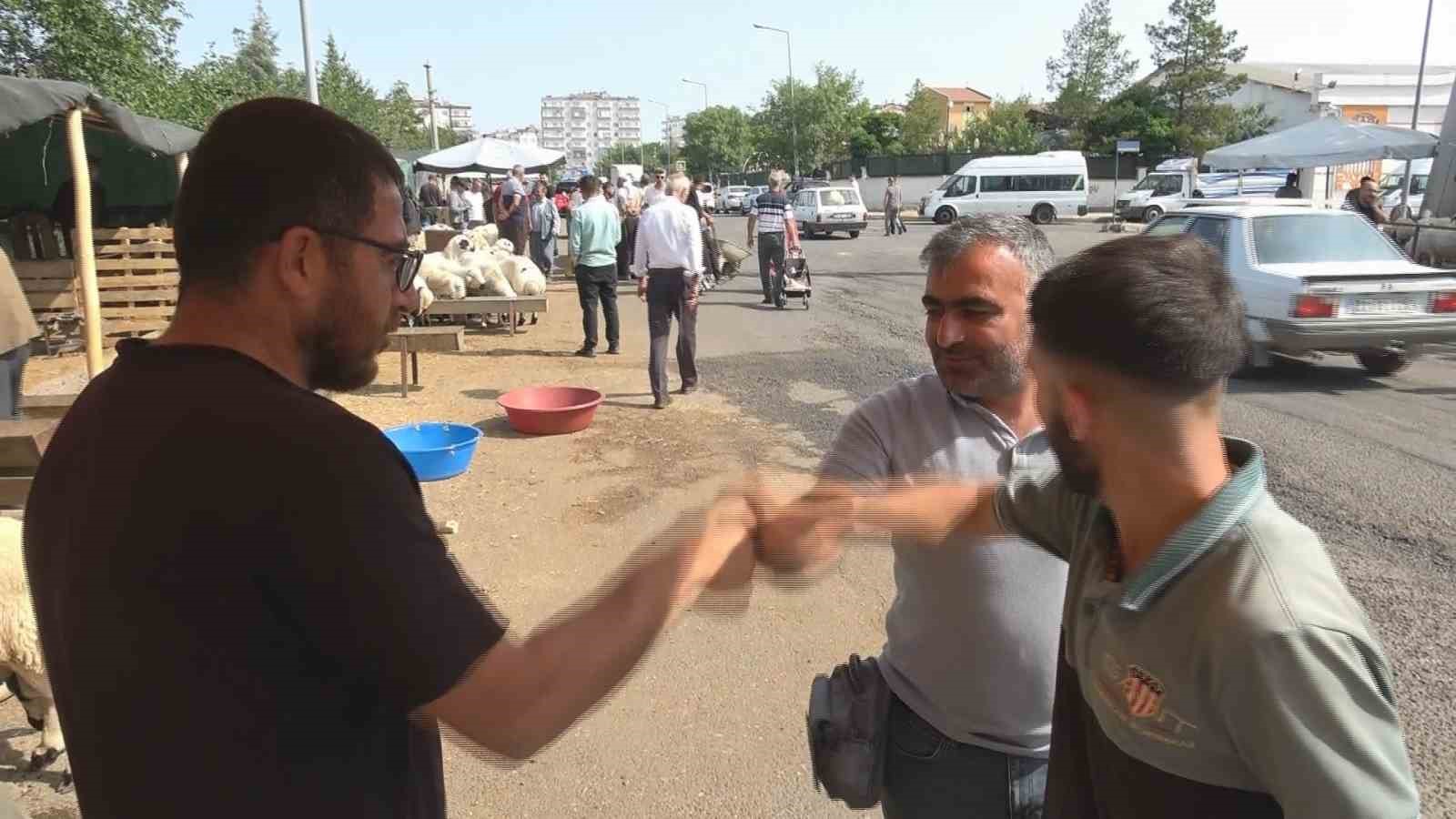 Bayramın ikinci gününde kurban pazarlarında yoğunluk devam ediyor 