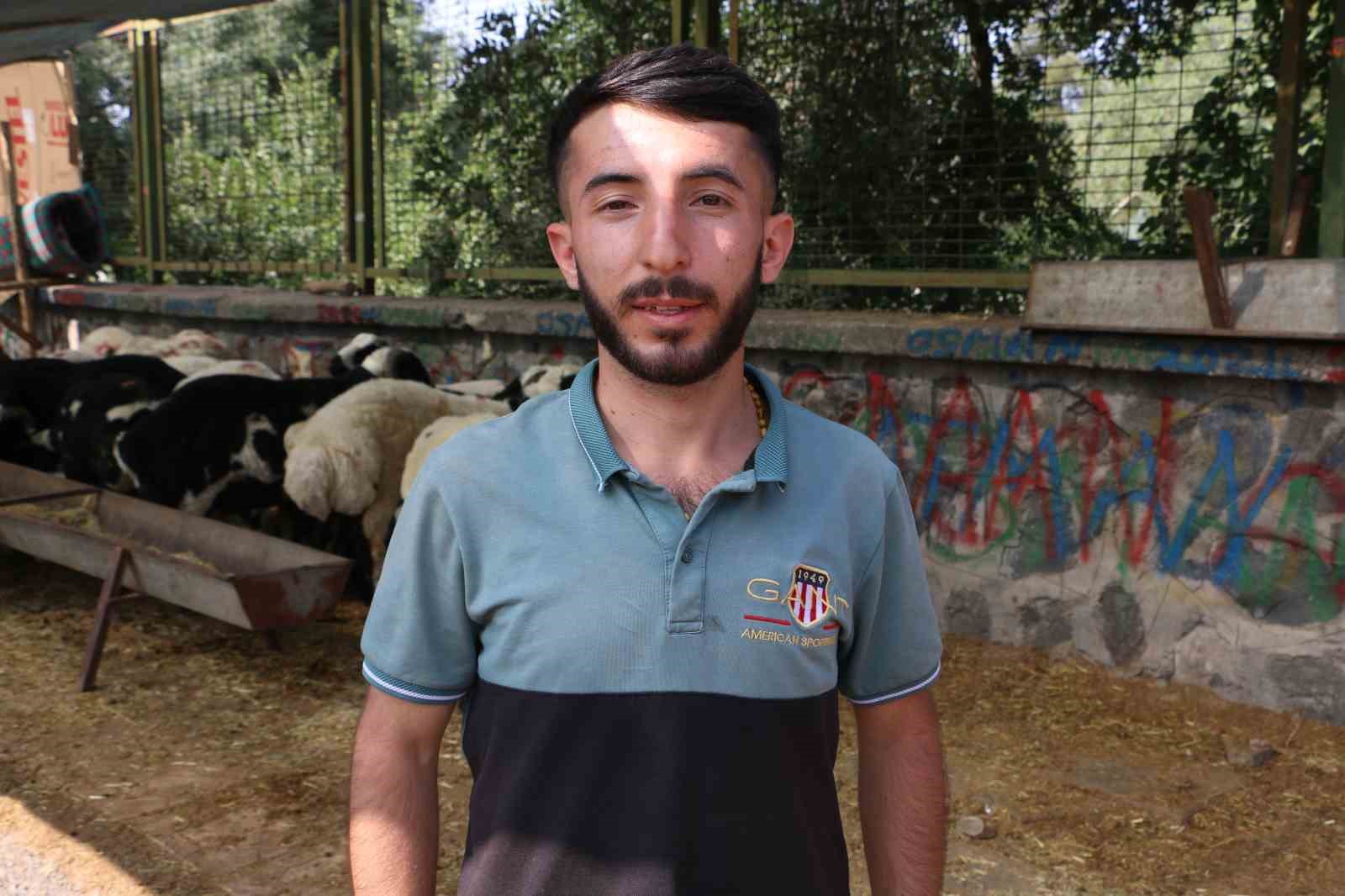 Bayramın ikinci gününde kurban pazarlarında yoğunluk devam ediyor 
