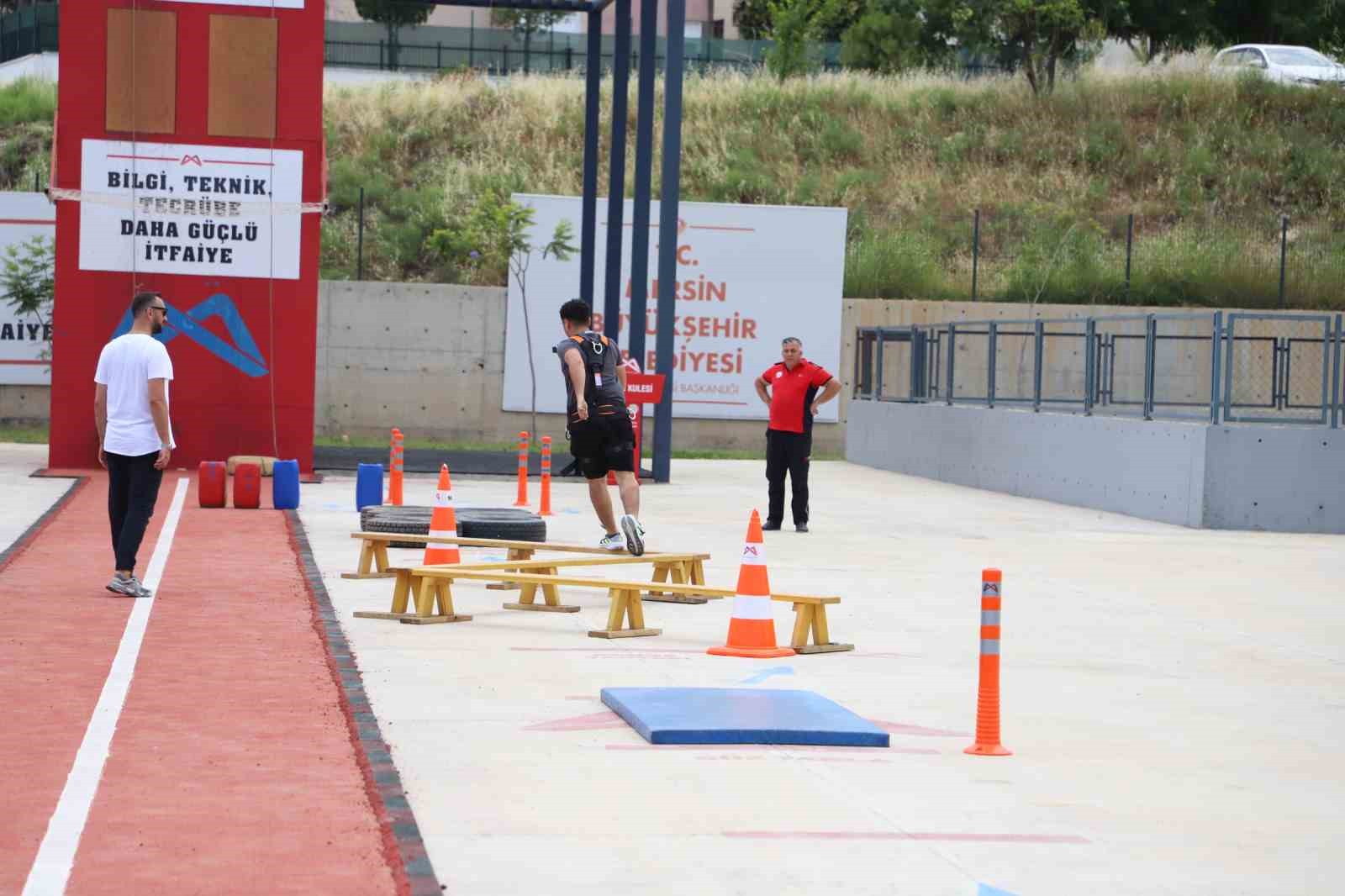 Mersin’de itfaiye eri adayları parkur sınavına hazırlanıyor 