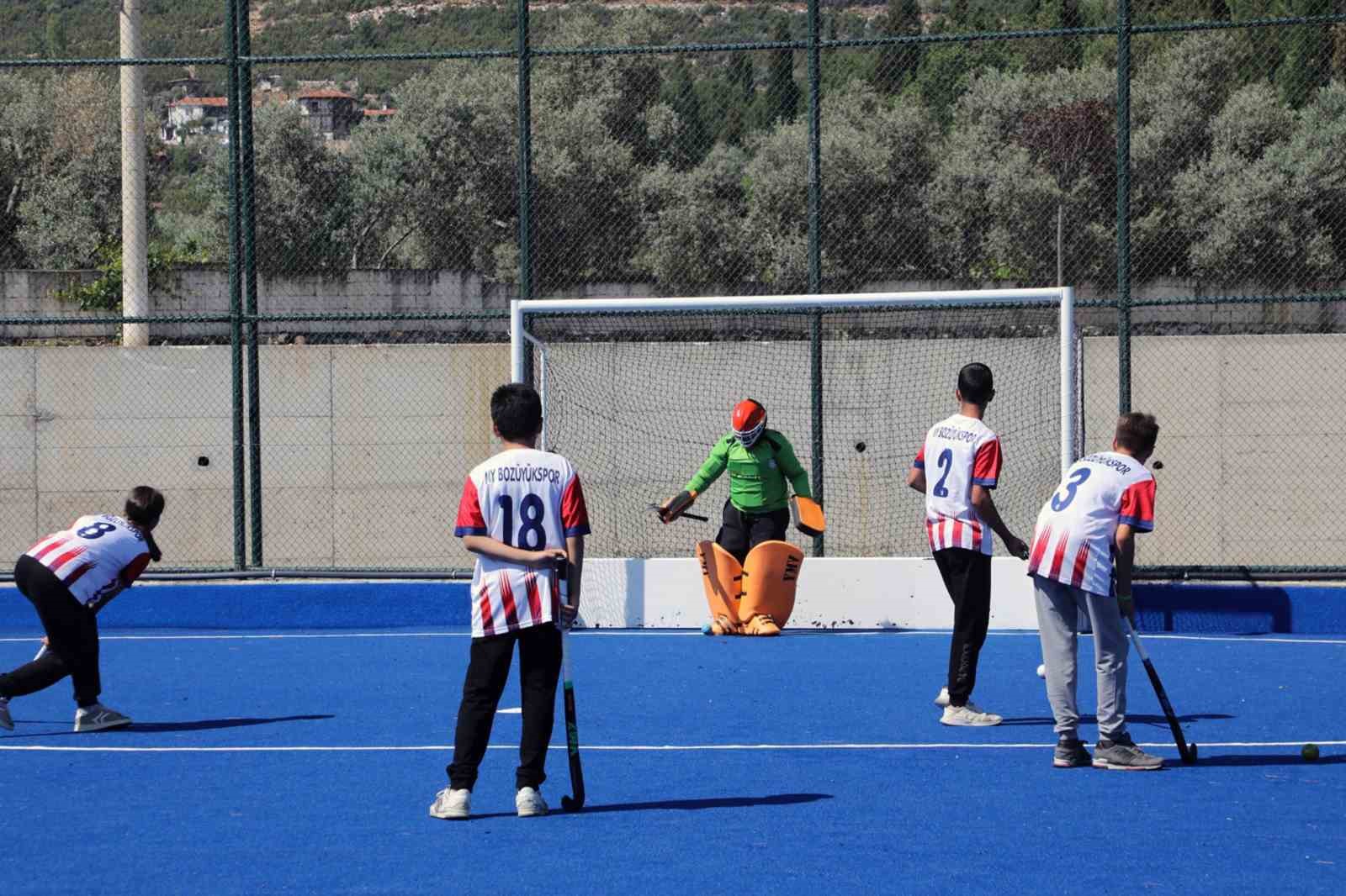Bozüyük çim hokeyi sahasına kavuştu 
