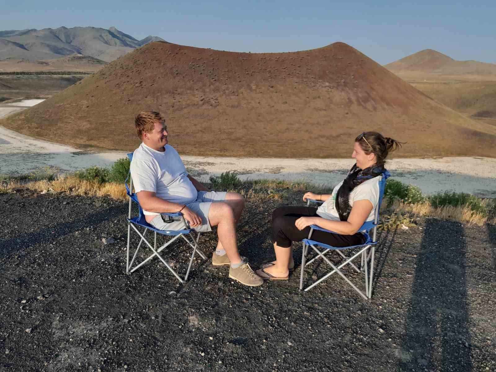 Avusturyalı çift, Türkiye turunda Meke Gölü’nde mola verdi 