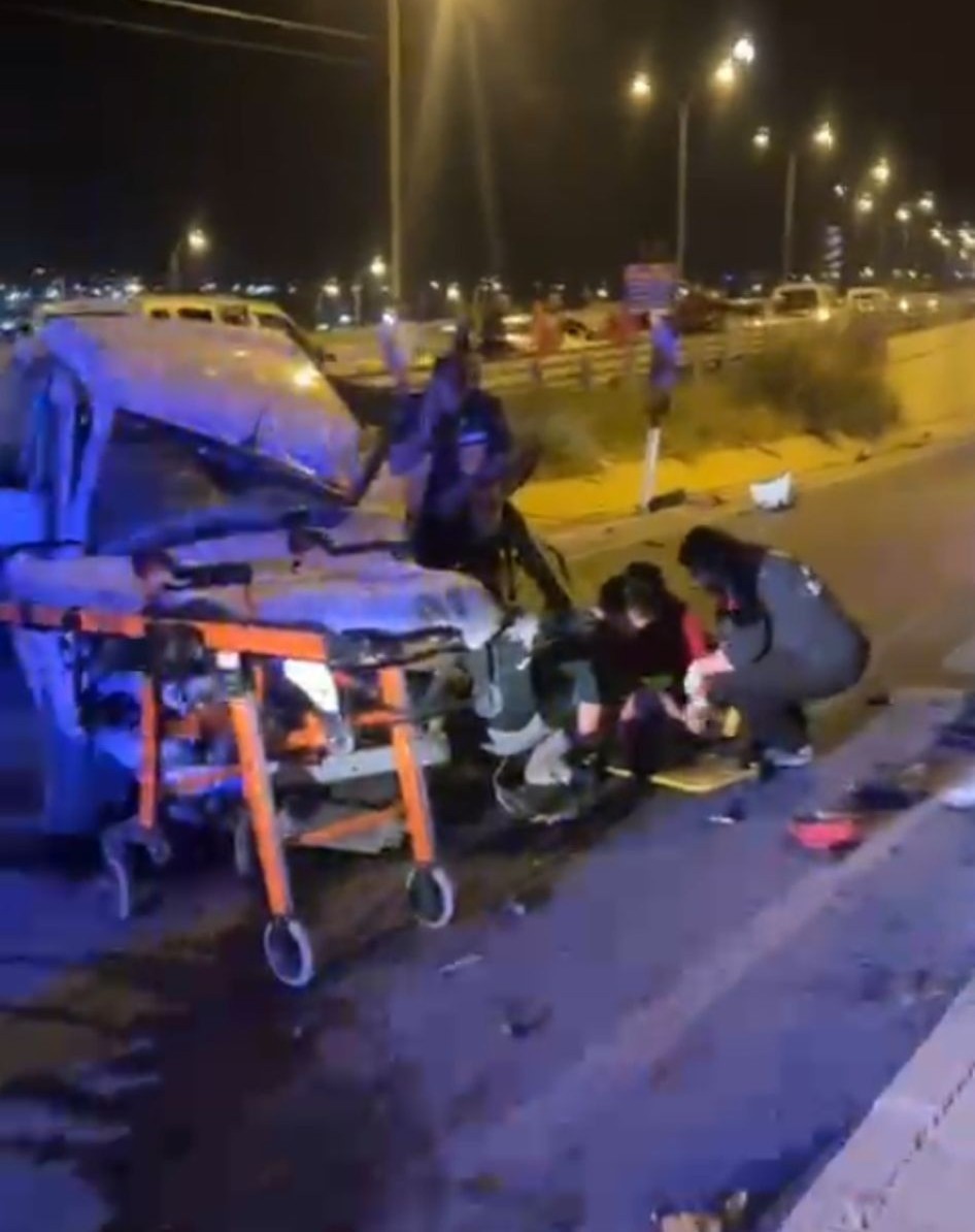 Kahramanmaraş’ta hafif ticari araç bariyere çarptı: 1 ölü, 1 yaralı 