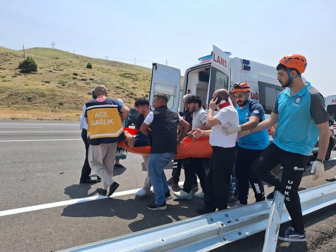 Bingöl’de otomobil şarampole devrildi: 4 yaralı 