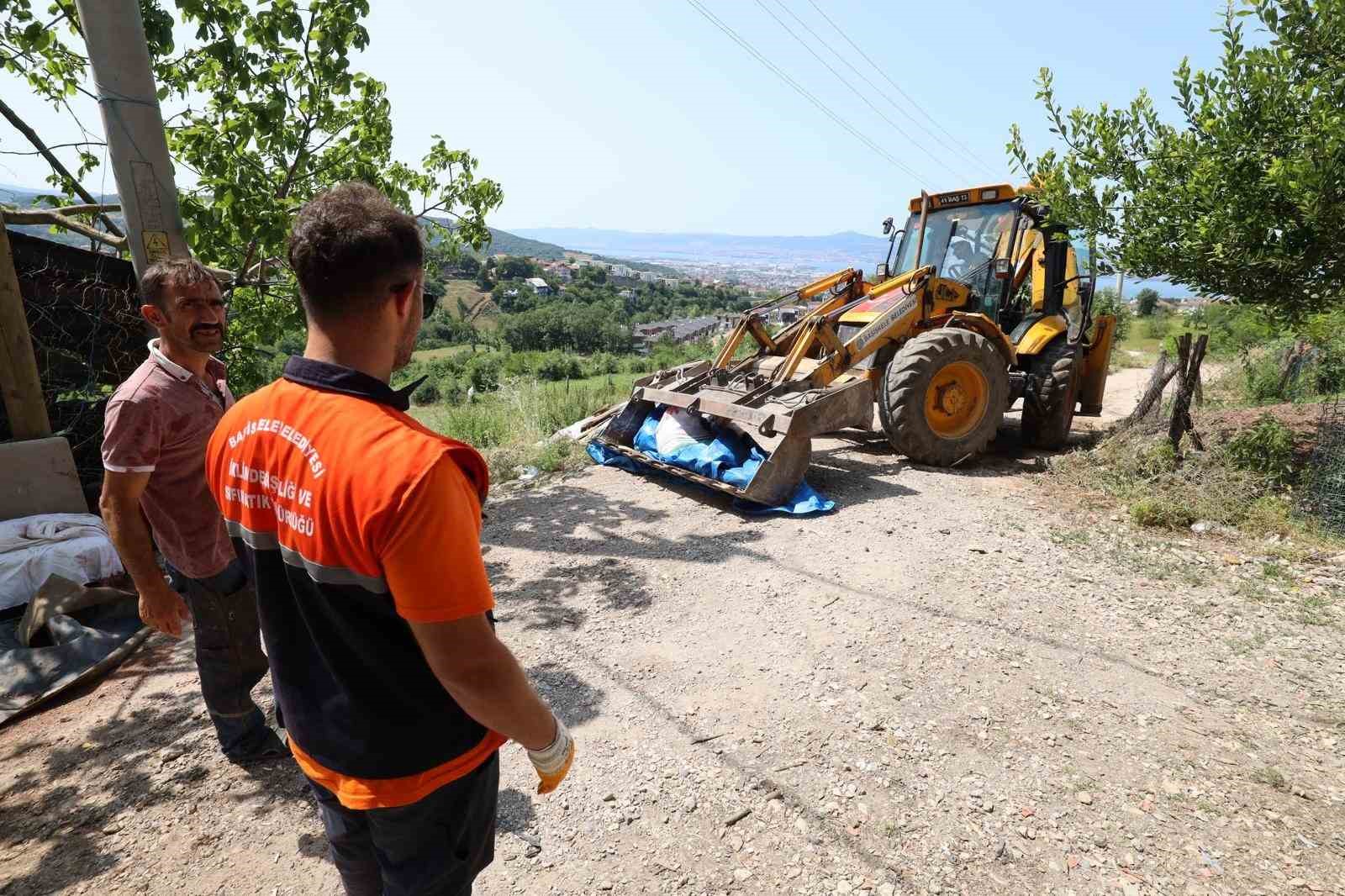 Başiskele’de kurban atıkları toplanıyor 