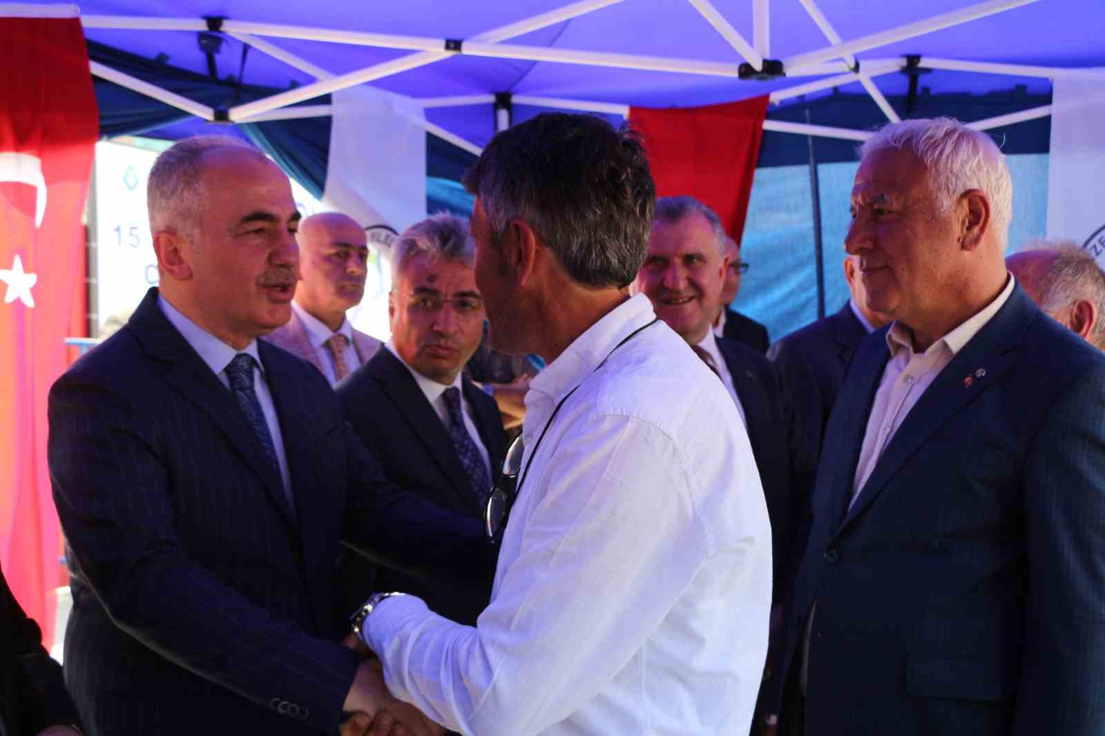 Gençlik ve Spor Bakanı Osman Aşkın Bak Rize’de bayramlaşma törenine katıldı 