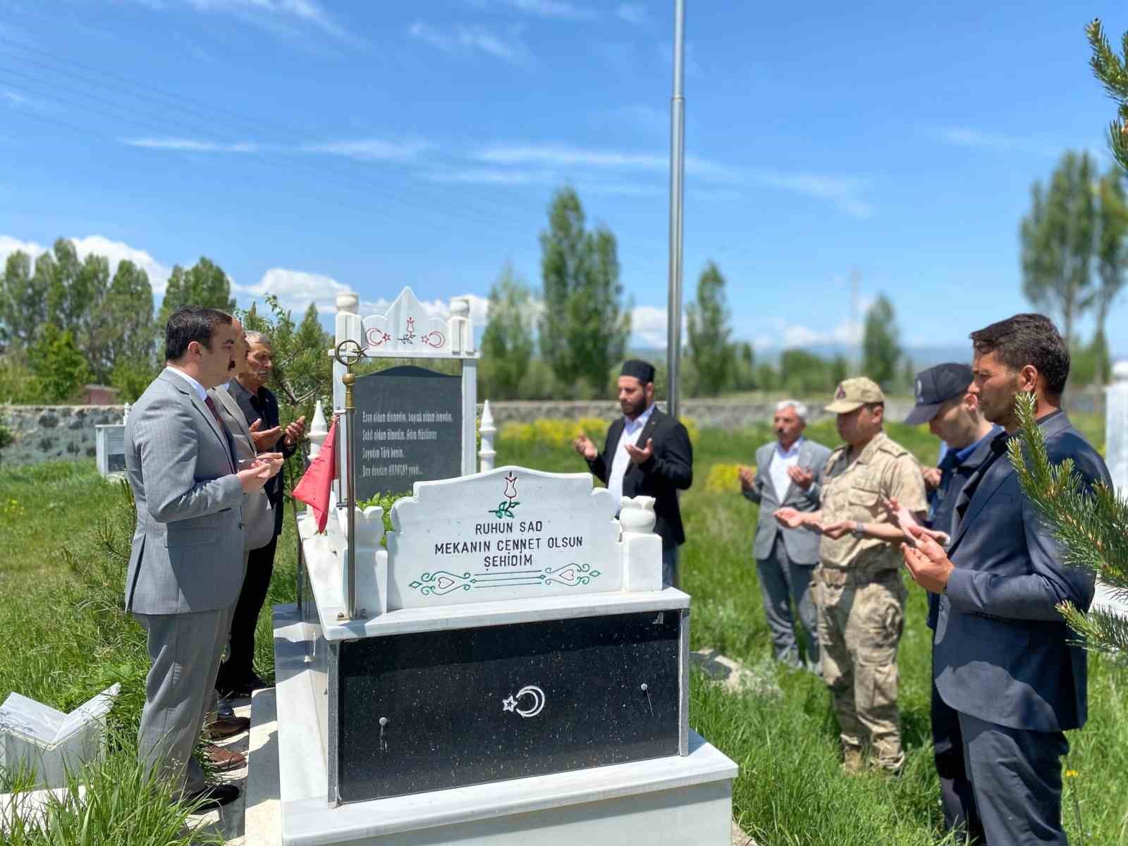 Arpaçay’da şehitler bayramda unutulmadı 