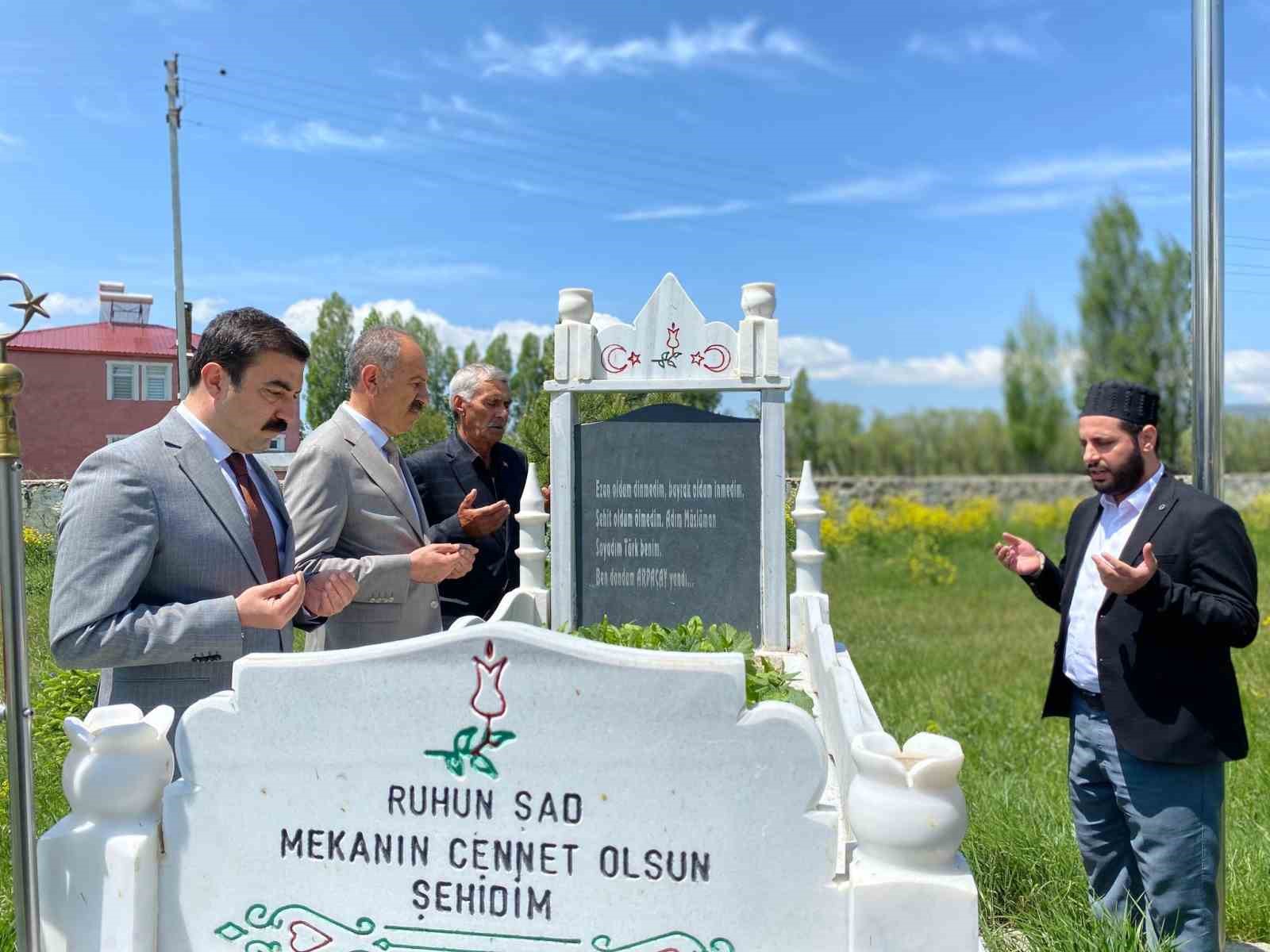 Arpaçay’da şehitler bayramda unutulmadı 