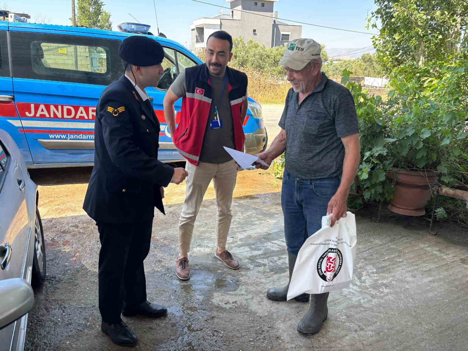 Aydın jandarması, bayramda şehit ailelerini ve gazileri unutmadı 