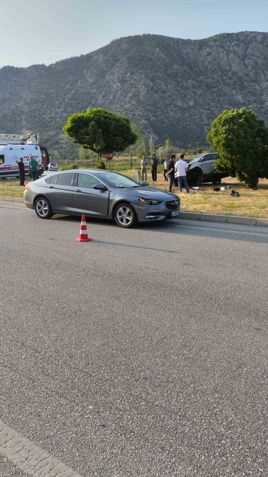 Çorum’da iki otomobil çarpıştı: 2 yaralı 