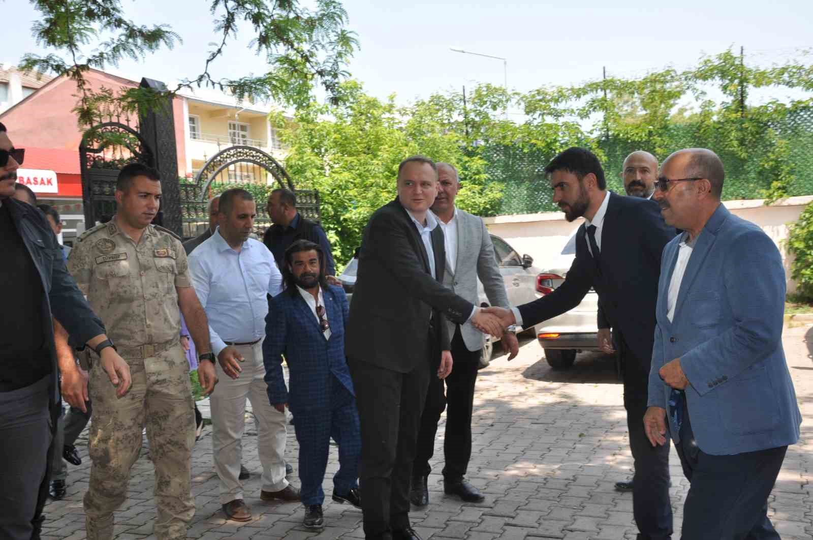 Bulanık’ta protokol halkla bayramlaştı 