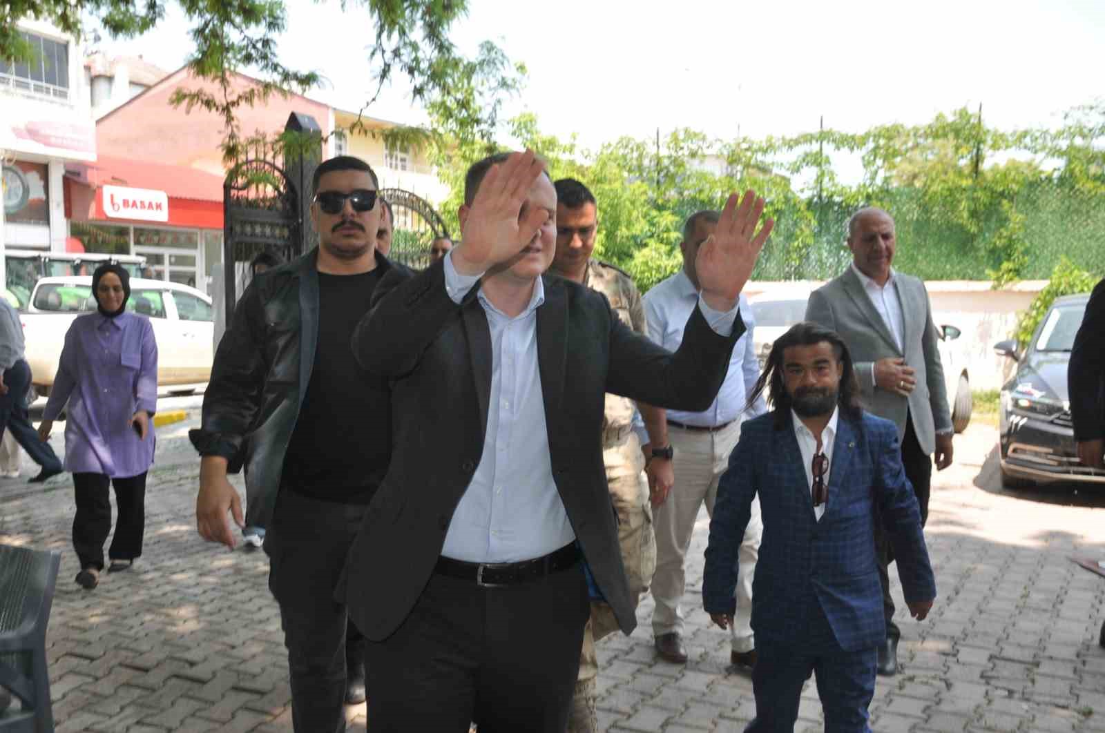Bulanık’ta protokol halkla bayramlaştı 