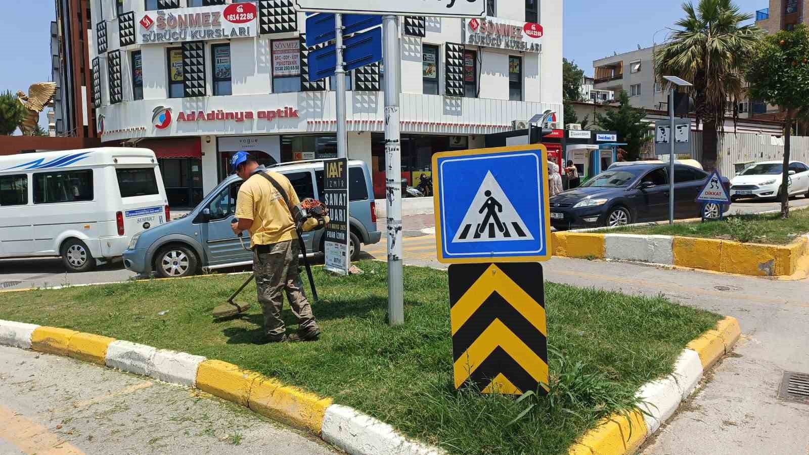Aydın Büyükşehir Belediyesi Kuşadası’nda çalışmalarını sürdürüyor 