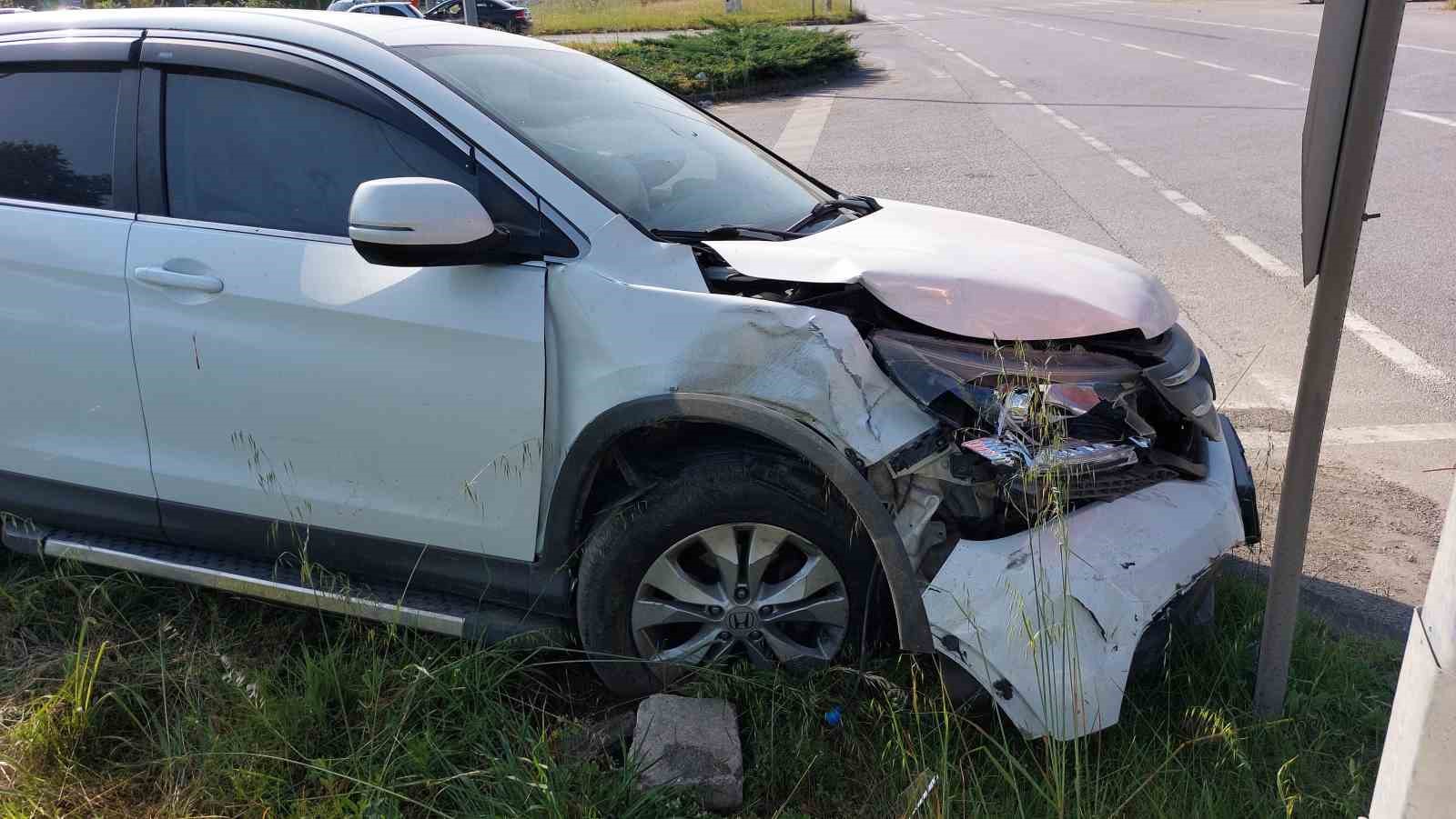 Samsun’da kavşakta 2 otomobil çarpıştı: 2 yaralı 