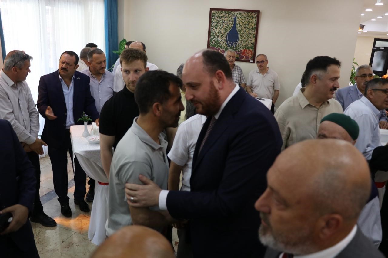 AK Parti Genel Başkan Yardımcısı Büyükgümüş, Yalova’da partisinin bayramlaşma programına katıldı 