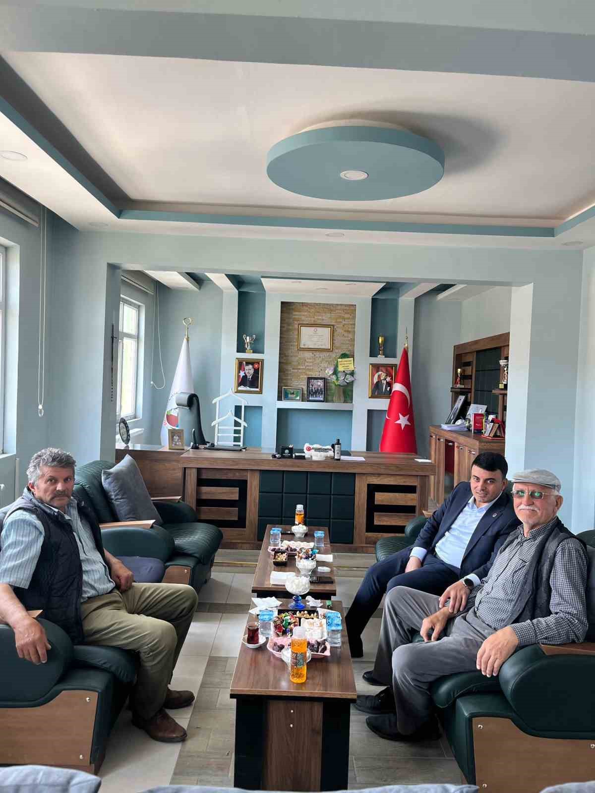 Özükavak Belediye Başkanı Gökçetürk, vatandaşlarla bayramlaştı 