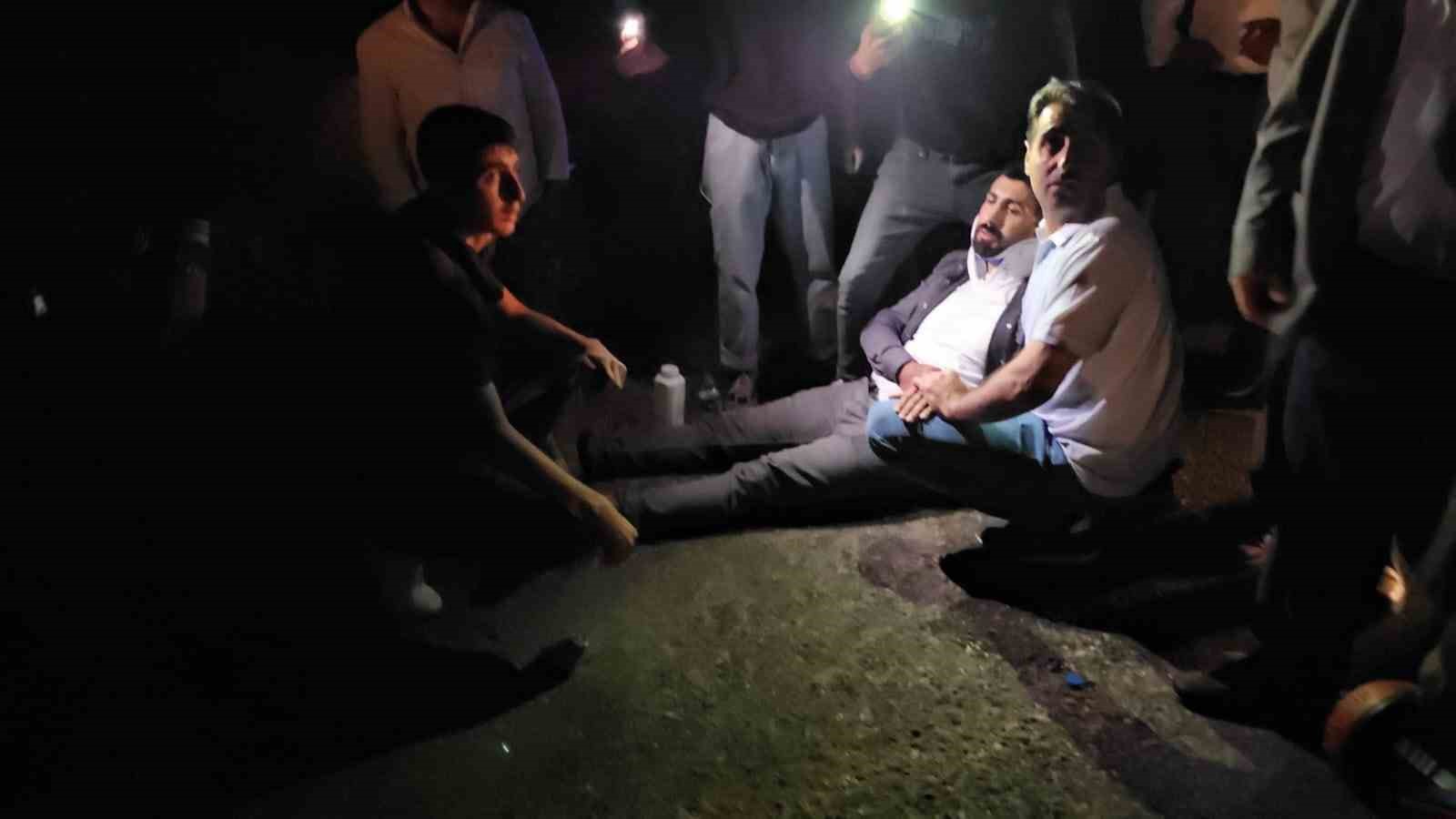 Adilcevaz’da hafif ticari araç, traktöre çarptı: 7 yaralı 