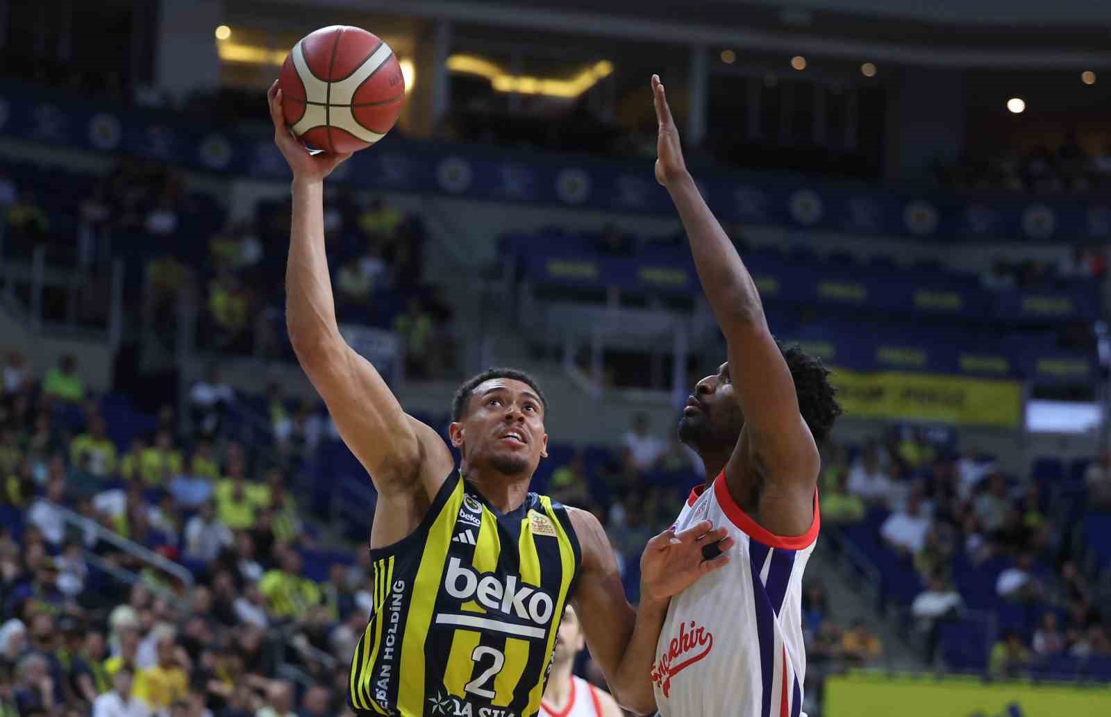 Fenerbahçe, seride 2-0 öne geçti 