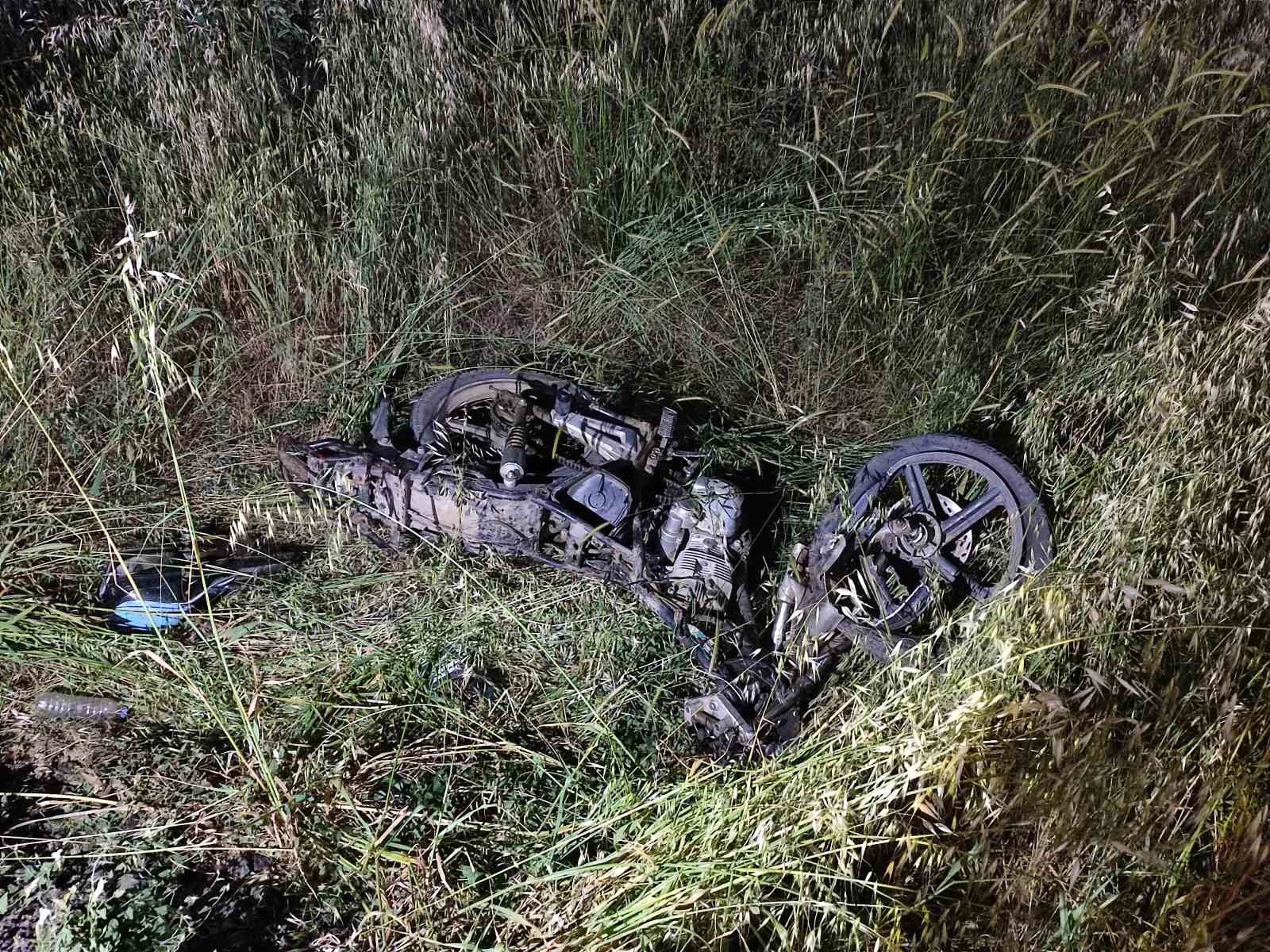 Otomobil ile çarpışan motosikletteki 2 kişi hayatını kaybetti 