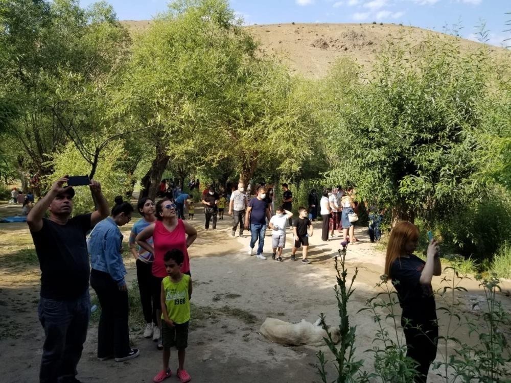Girlevik Şelalesi’ne bayramda ziyaretçi akını 
