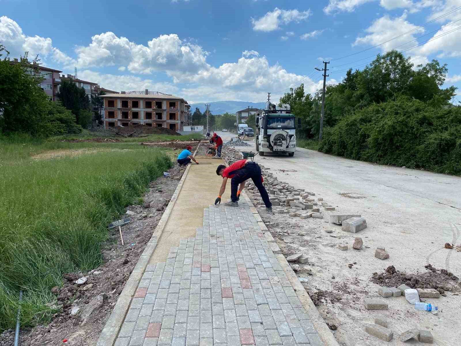Yaya ve araç trafiği için yapım ve onarım hamlesi 