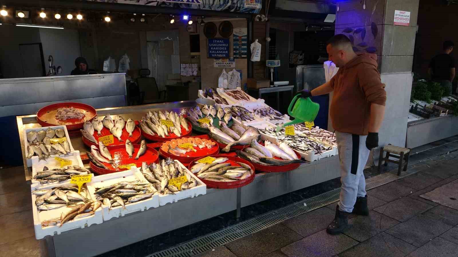Balık hali sessizliğe büründü 