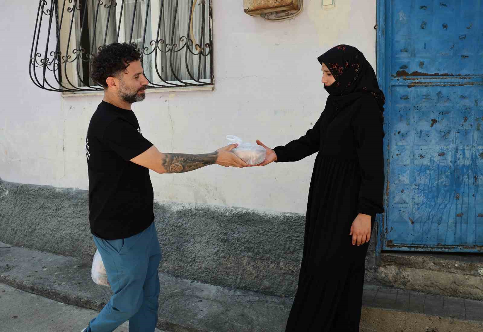 Adana’da ihtiyaç sahibi ailelere et dağıtıldı 