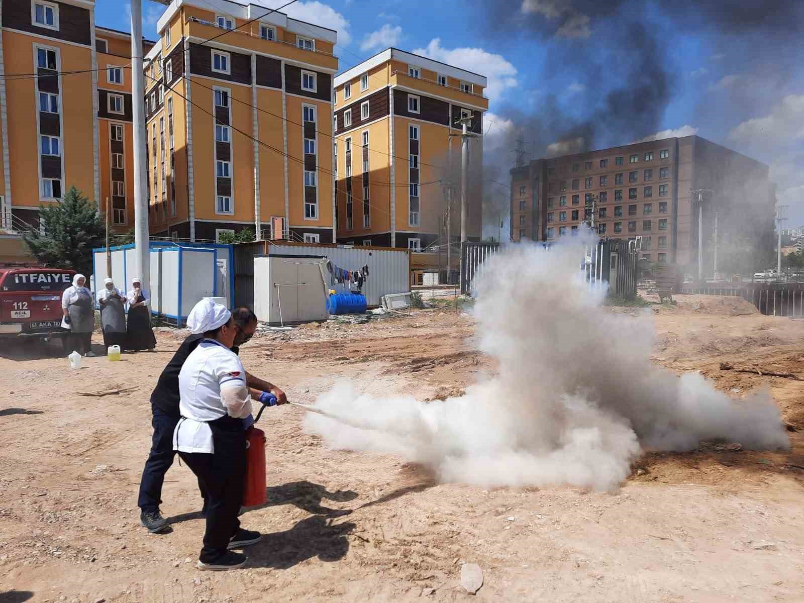 İtfaiyeden KYK personeline uygulamalı yangın eğitimi 