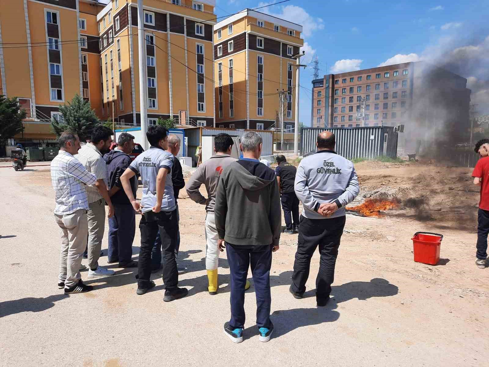 İtfaiyeden KYK personeline uygulamalı yangın eğitimi 