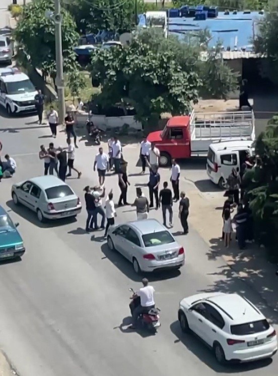 Trafik kazasında sonra çıkan kavgayı polis havaya ateş ederek ayırabildi 