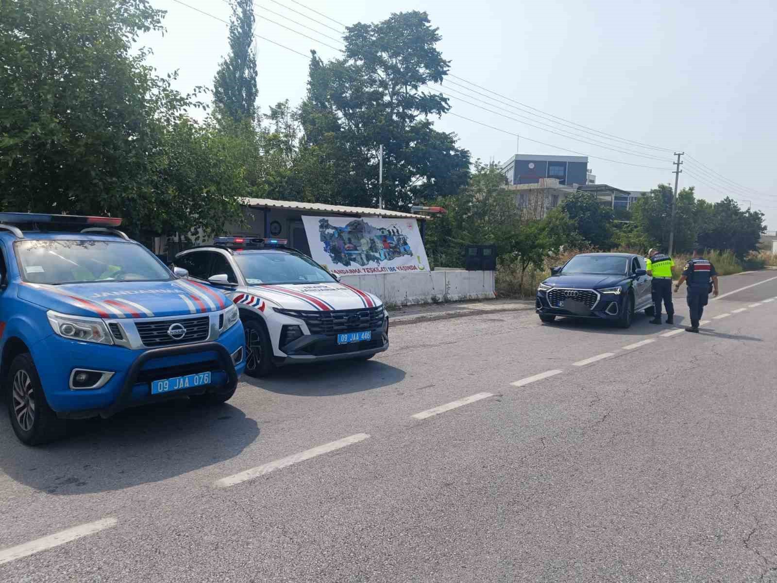 Jandarma’dan bayramda trafik bilgilendirmesi 