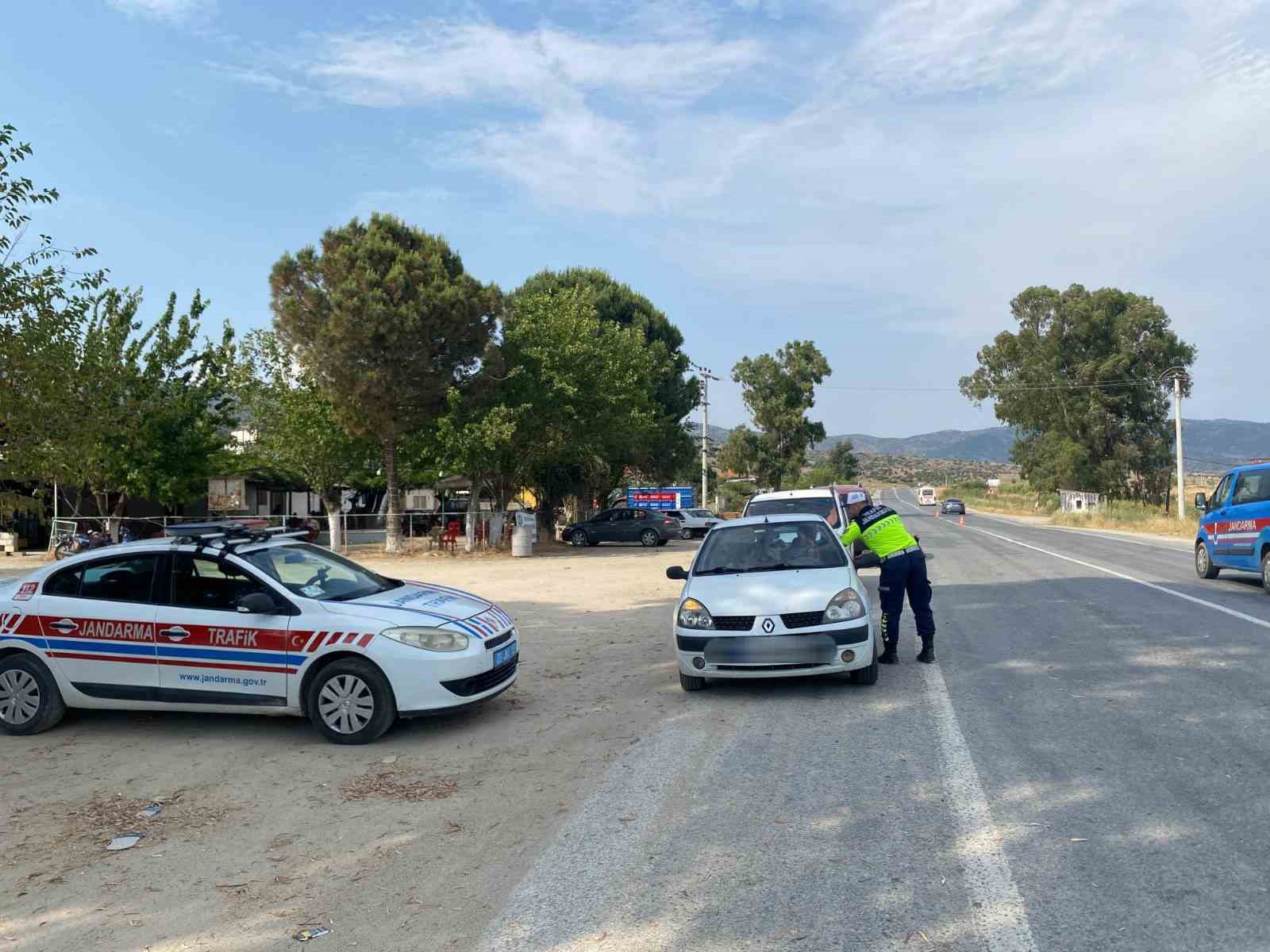 Jandarma’dan bayramda trafik bilgilendirmesi 