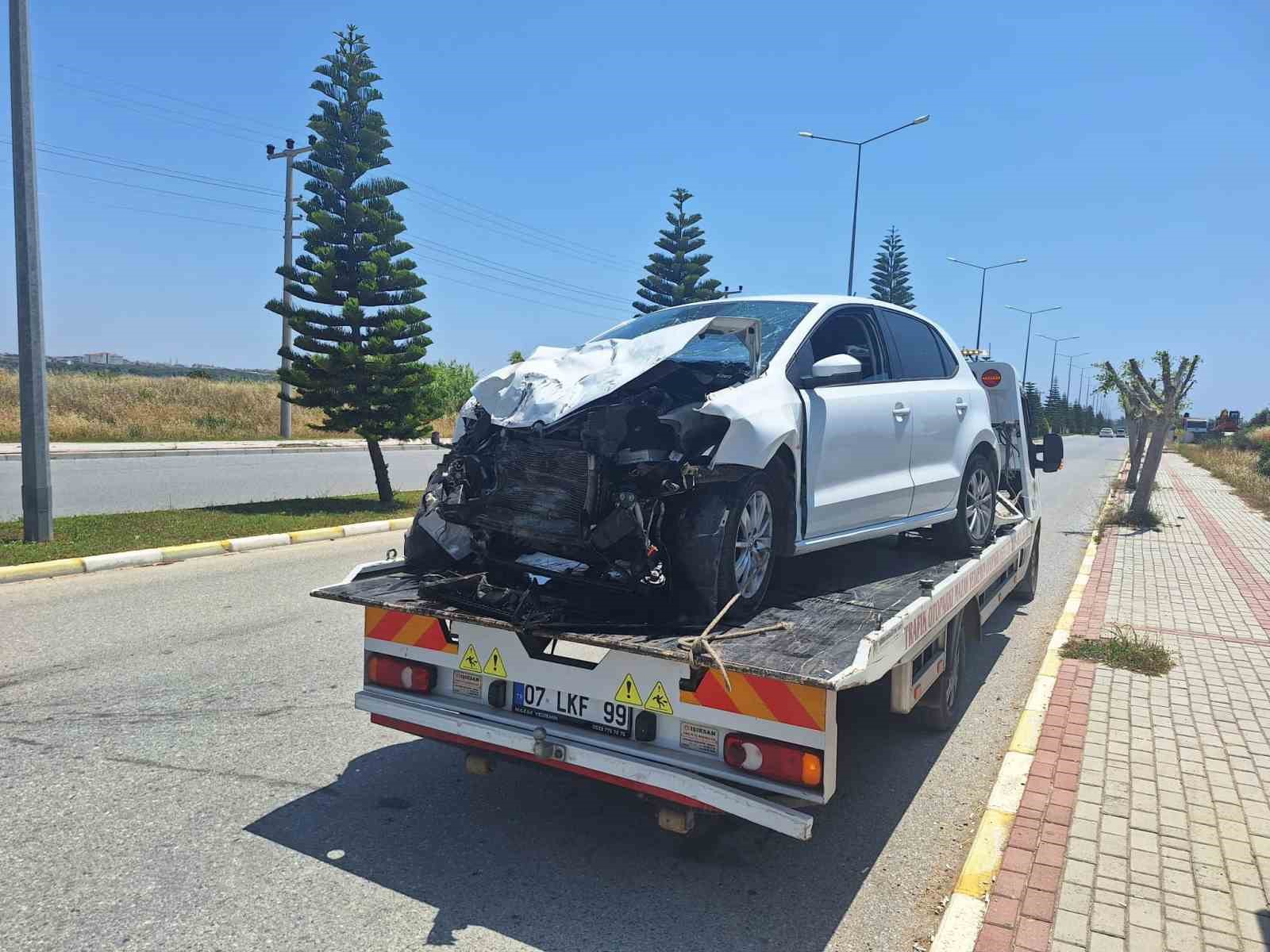 Manavgat’ta iki araç kafa kafaya çarpıştı: 4 yaralı 