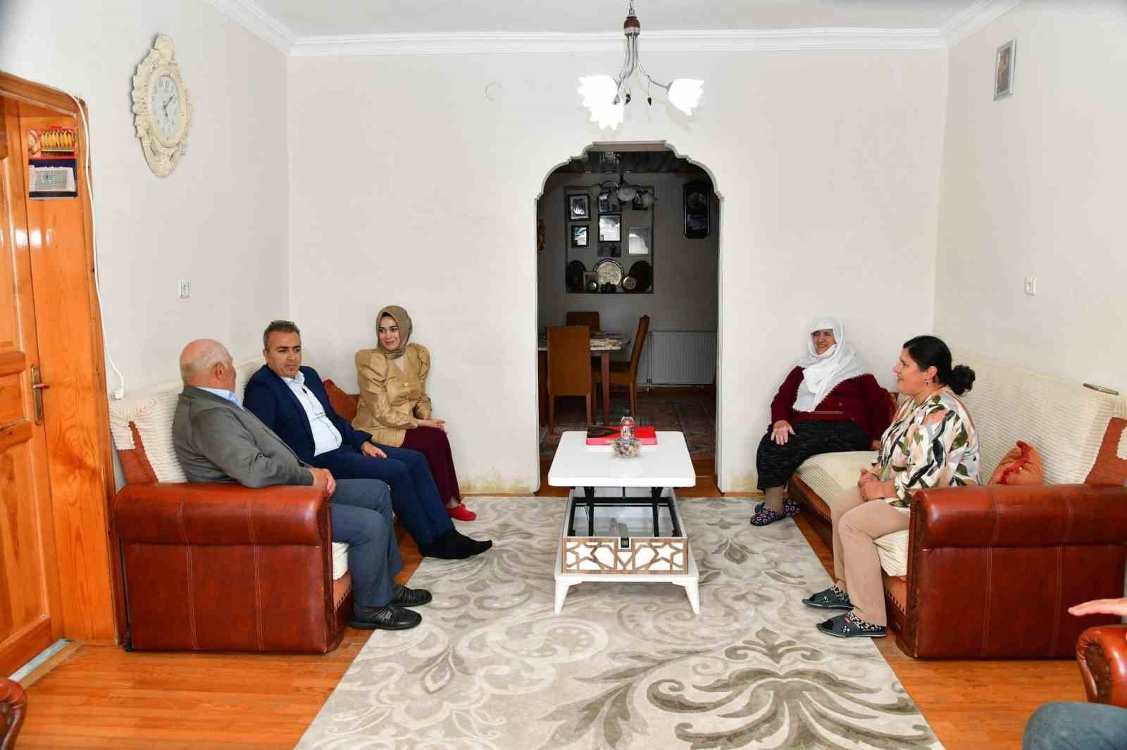 Vali Çiçek, şehit aileleri ile bayramlaştı 