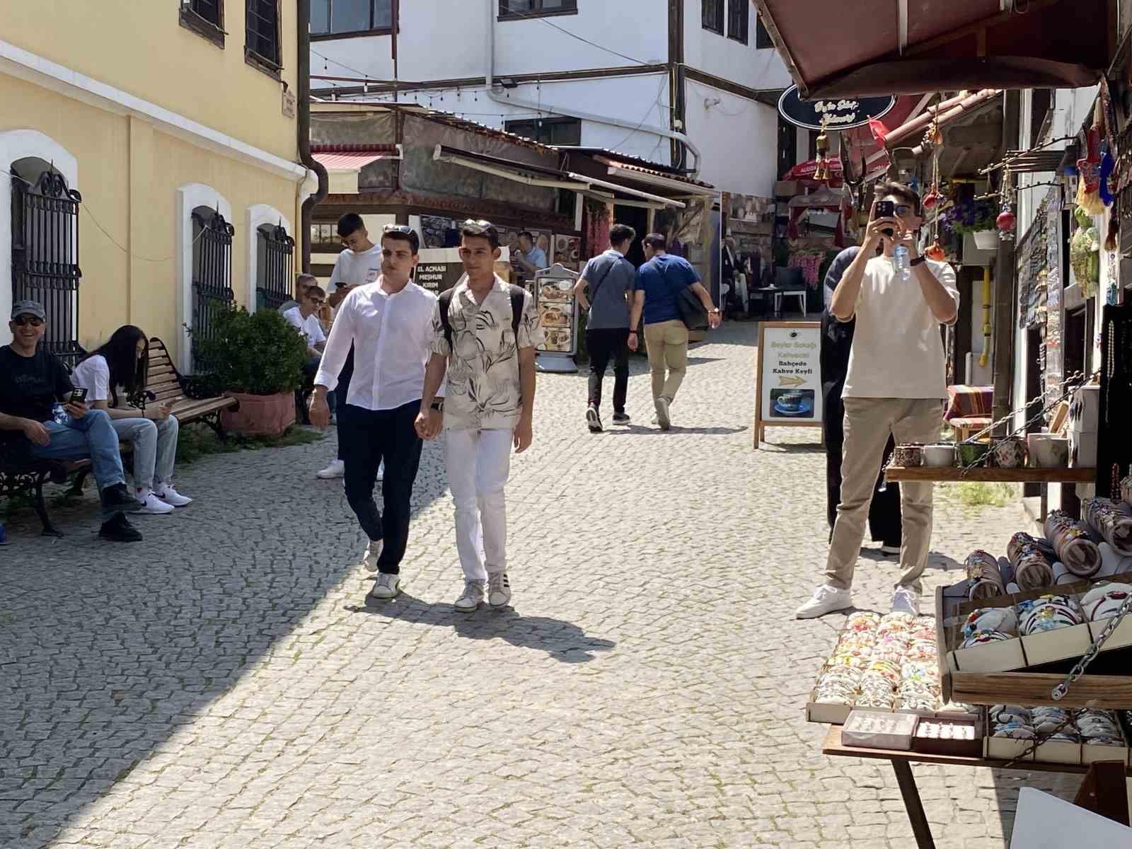 Turistler bayram tatilinde Tarihi Odunpazarı Evleri’ni ziyaret etti 