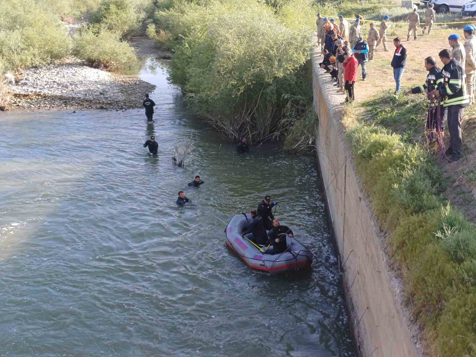 Balık tutmak için girdiği Aras Nehrinde boğularak hayatını kaybetti 