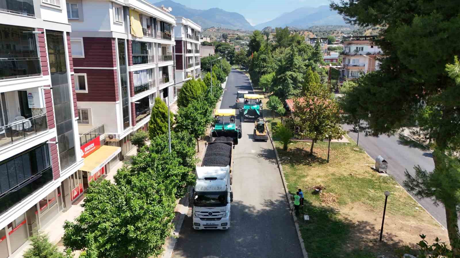 Büyükşehir’in yol çalışmaları devam ediyor 
