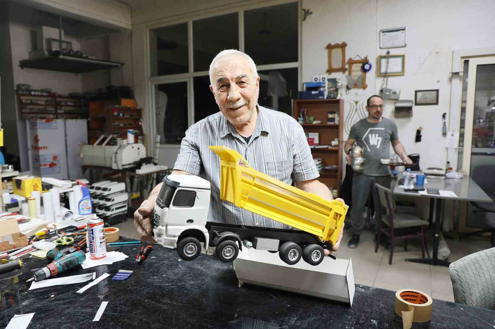 Hobisi ekmek kapısına dönüştü, el yapımı maket araçlar dünyaya açıldı 