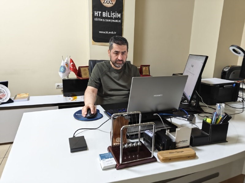 Tatilde çifte tehlike: Paylaşım ve bağlanılan ağlara dikkat 