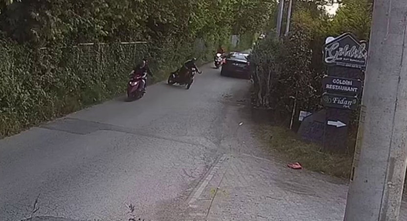 Kasksız sürüş canına mal oluyordu: O anlar kamerada 