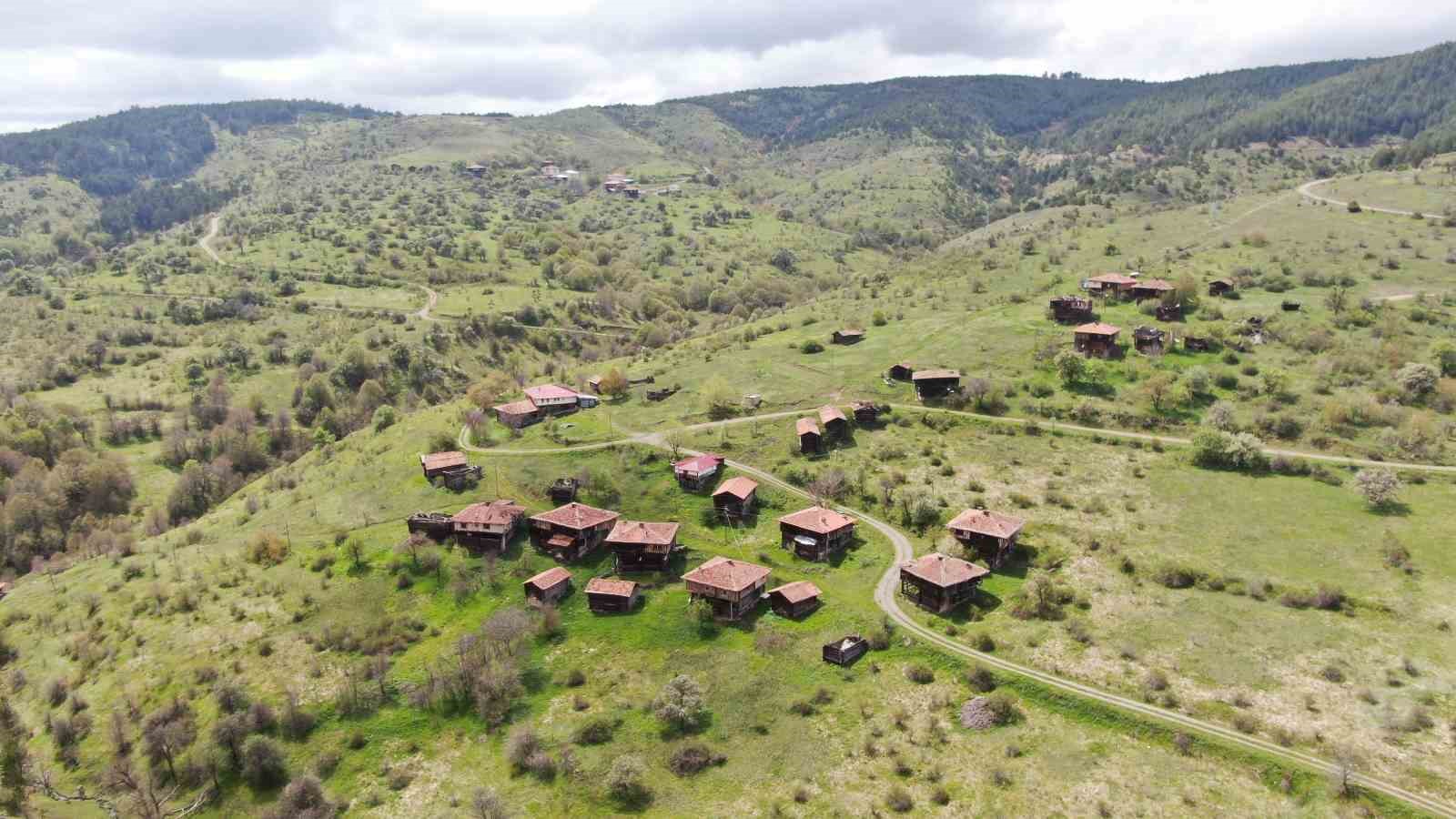 Kastamonu’nun tarihi köy evlerinin mimarisi, doğal güzelliğiyle büyülüyor 
