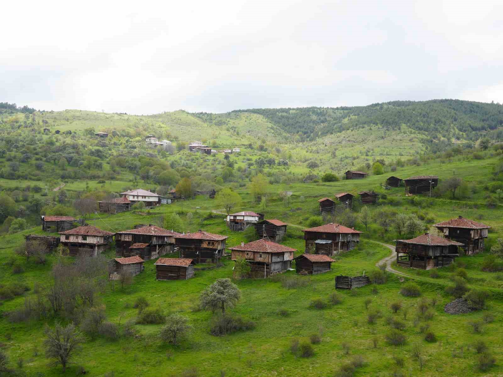 Kastamonu’nun tarihi köy evlerinin mimarisi, doğal güzelliğiyle büyülüyor 