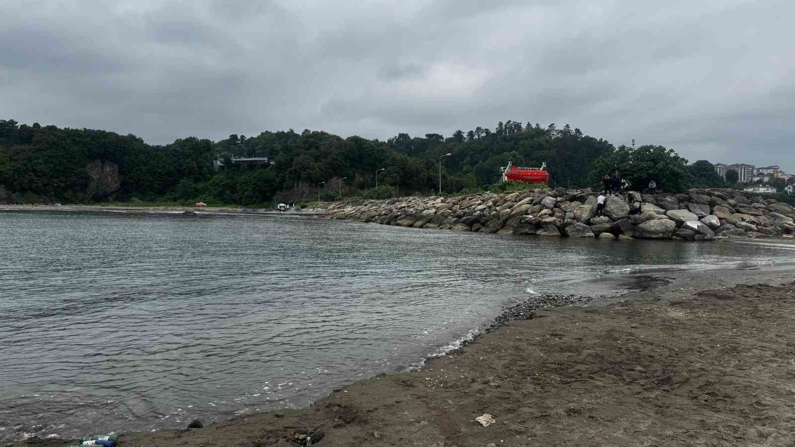 Boğulma vakalarının önüne geçmek için o bölgede sezon boyu denize girmek yasaklandı 