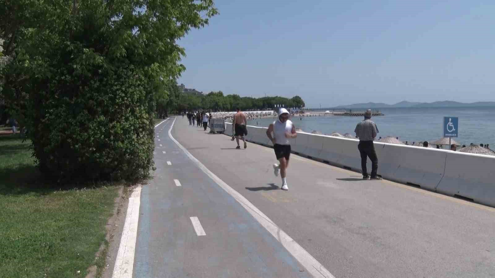 Kurban Bayramı’nda Caddebostan Plajında yoğunluk oluştu 