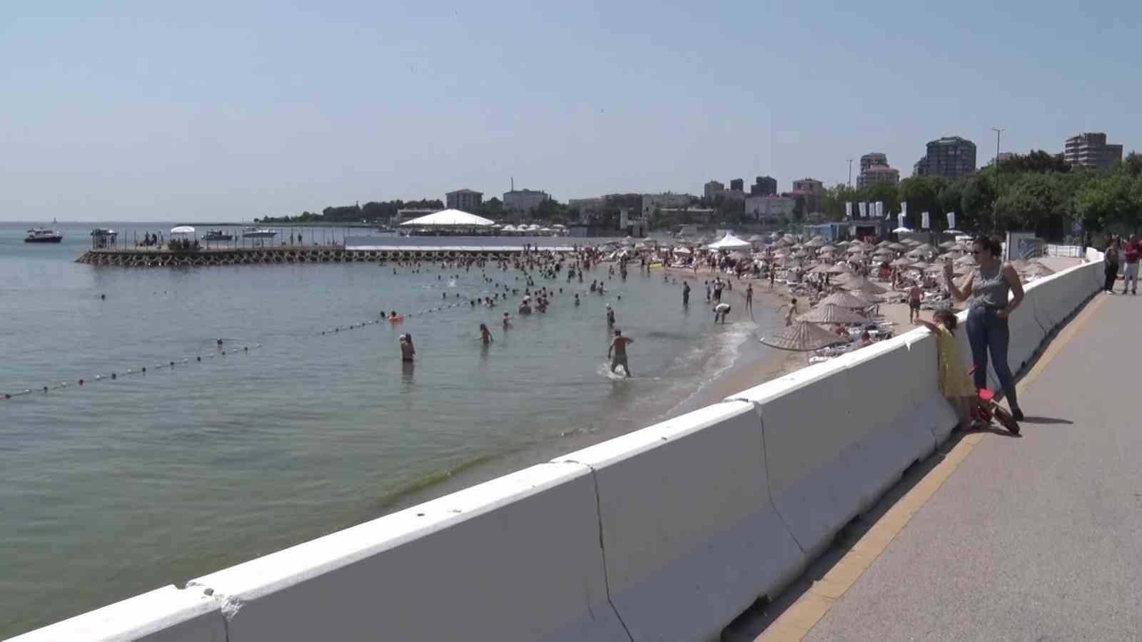 Kurban Bayramı’nda Caddebostan Plajında yoğunluk oluştu 
