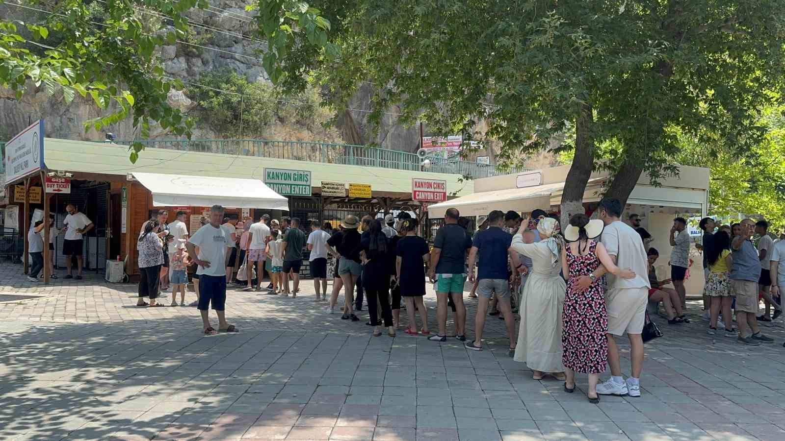 Saklıkent Kanyonu’nda bayram yoğunluğu 