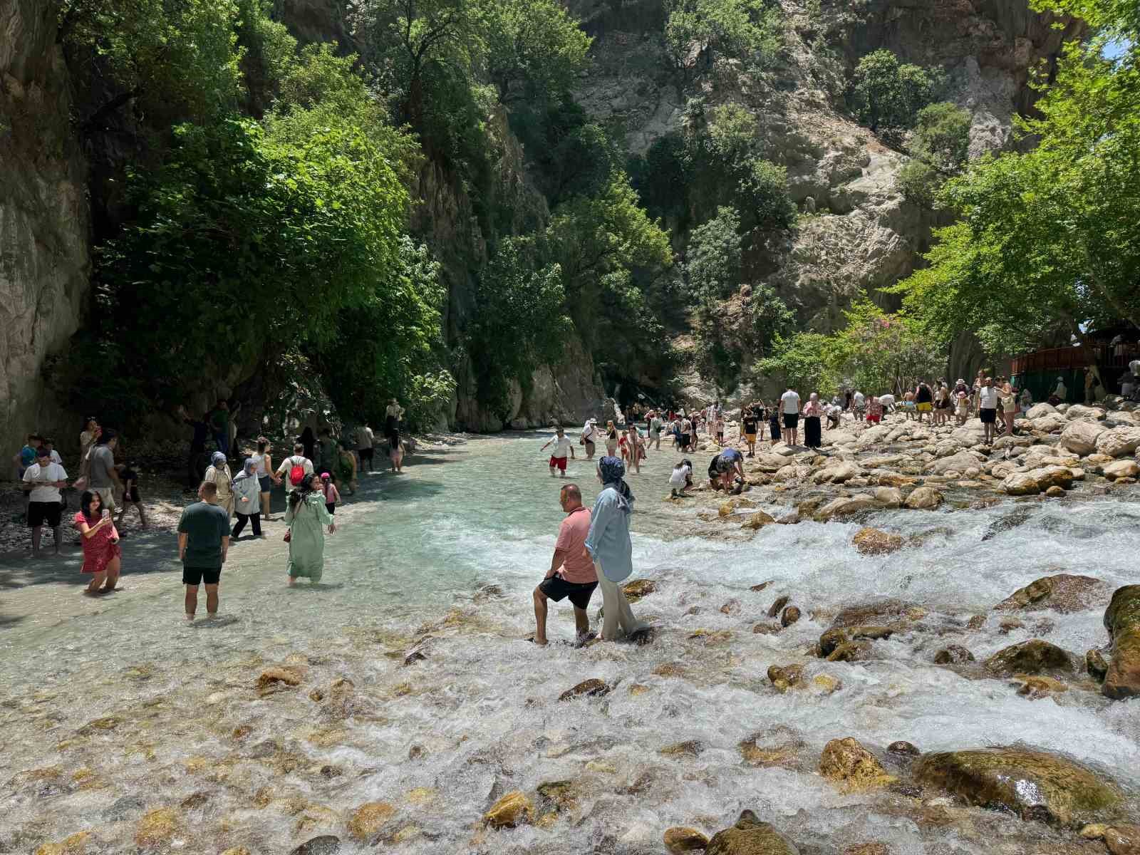 Saklıkent Kanyonu’nda bayram yoğunluğu 